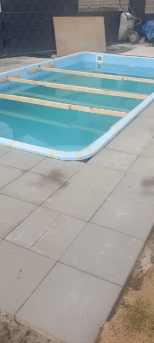Pool mit Auflagebalken