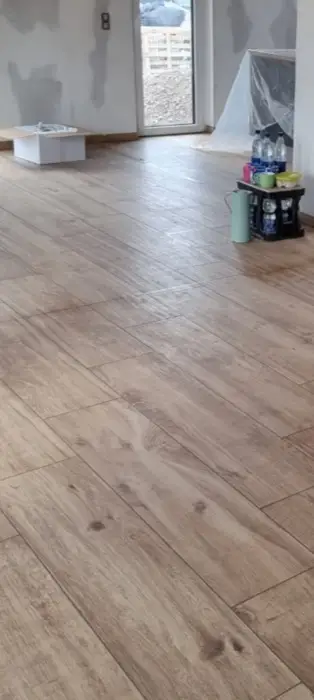 Neuer Vinylboden im Wohnraum